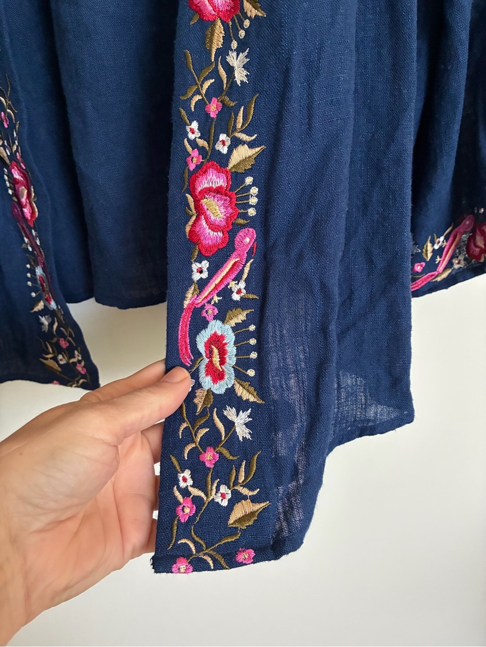 Market & Spruce Navy Macyn Embroidery Detail Kimono size large - Picture 4 of 6